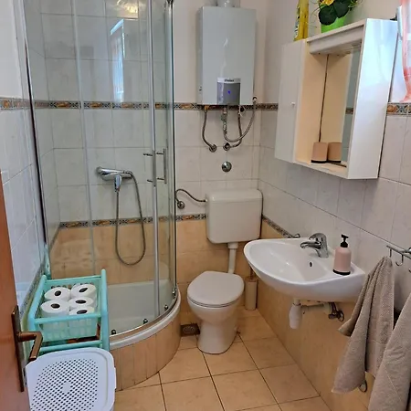 Vikendica Robinson Ane Gdinj