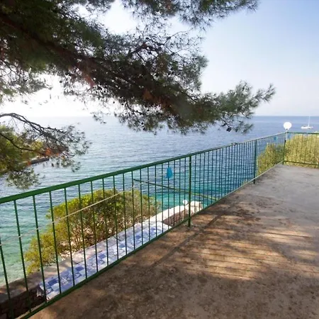 Vikendica Robinson Ane *